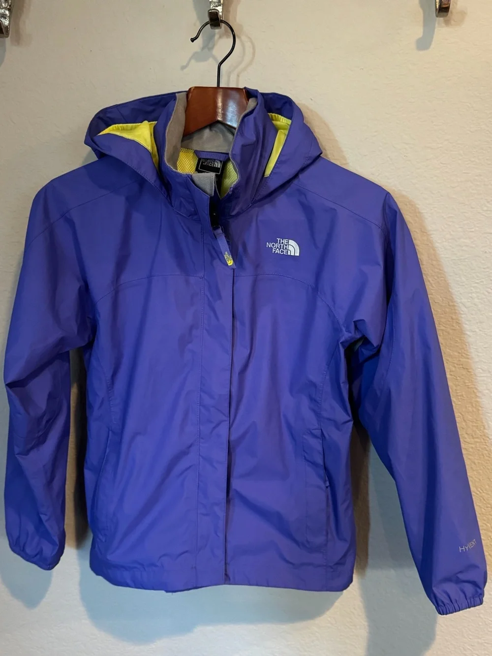 The North Face Hyvent Kids' Purple Waterproof Hooded Jacket Medium 10/12